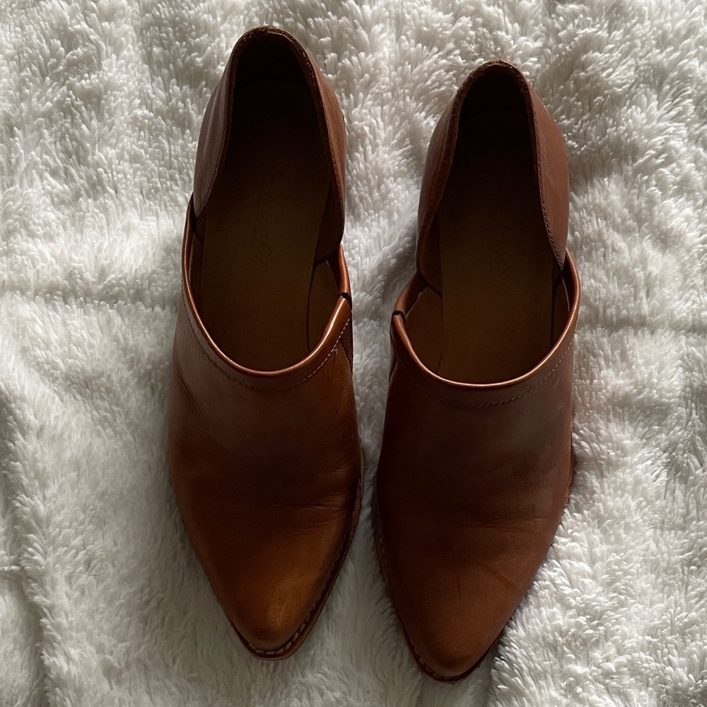 Madewell Tan Leather Mules in Chestnut.